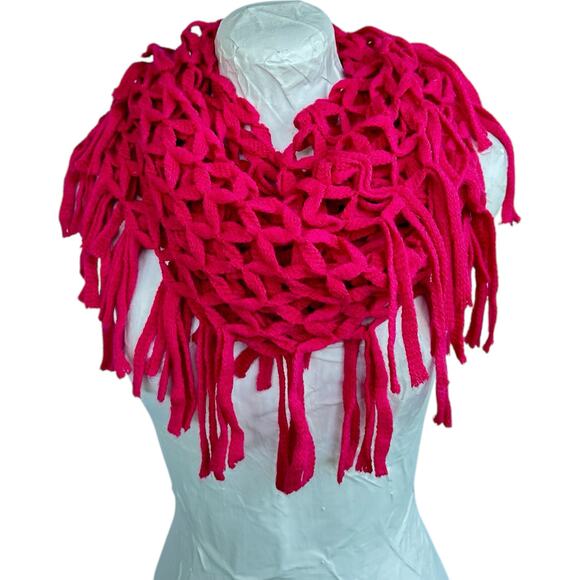 Womens Chunky Knit Poncho Infinity Loop Scarf Hot Pink Fringe Wrap Open Weave - Picture 1 of 4